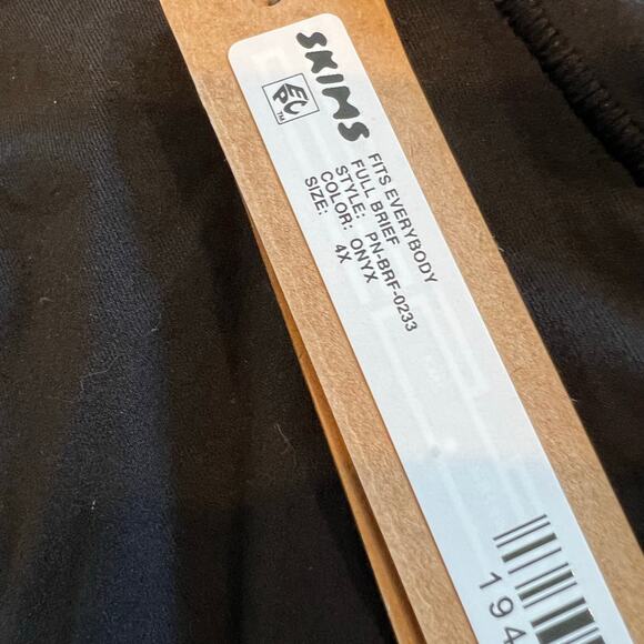 Skims Women's Fits Everybody Full Brief Shorts Seamless Onyx Size 4X NWT - Picture 10 of 10